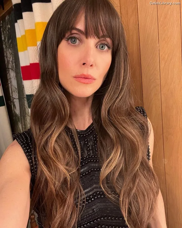 Alison Brie photo 1 of 1528