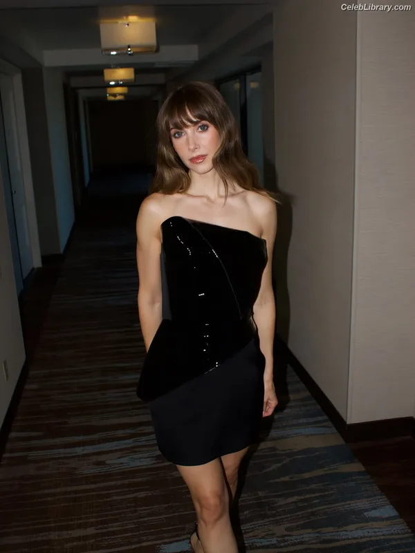 Alison Brie photo 23 of 1528