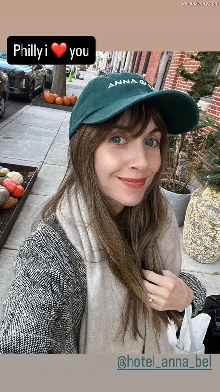 Alison Brie photo 21 of 1528