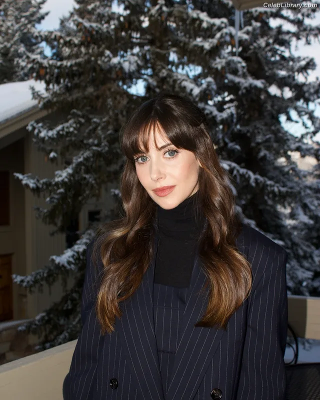 Alison Brie photo 13 of 1528