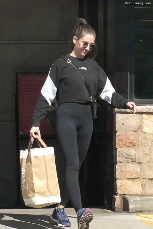 Alison Brie photo 2 of 1528