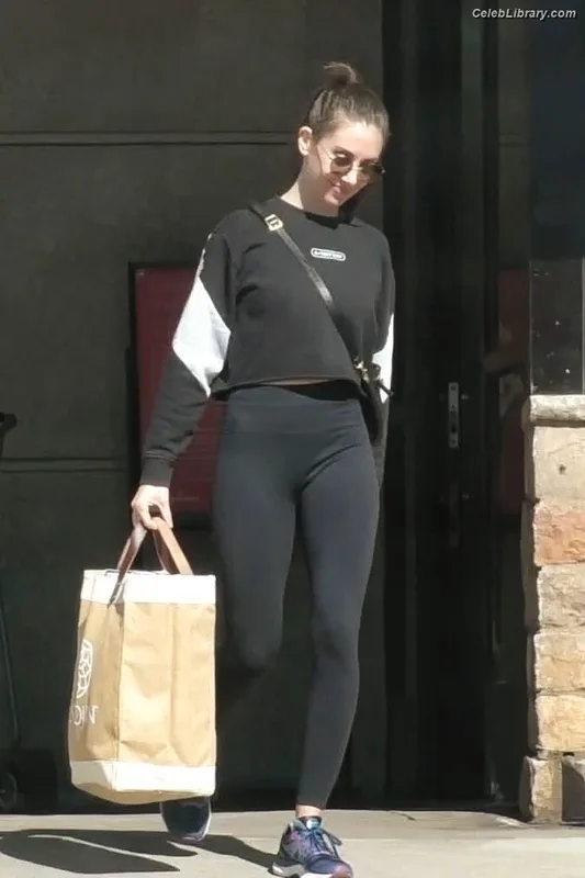 Alison Brie photo 4 of 1528