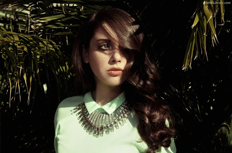 Alison Brie photo 11 of 1528