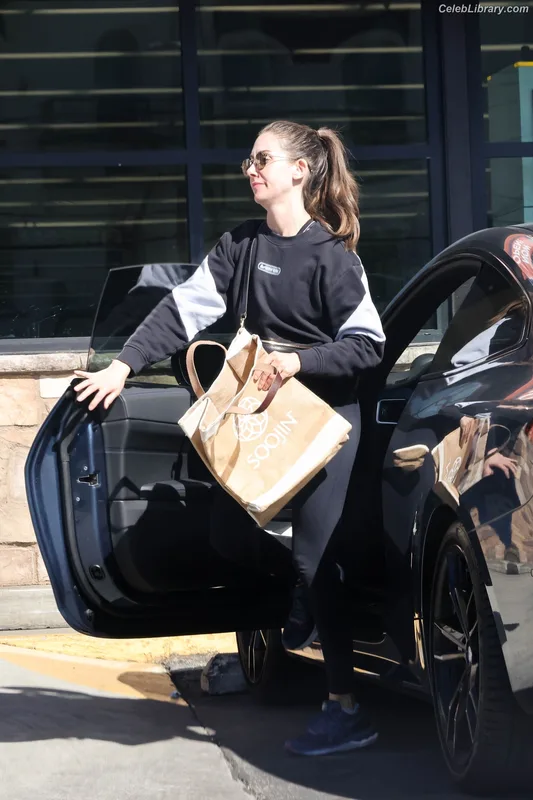 Alison Brie photo 14 of 1528