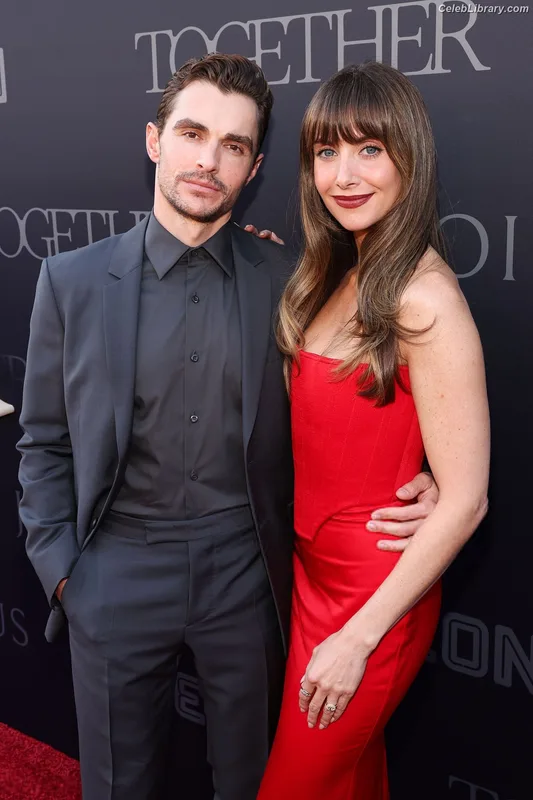 Alison Brie photo 19 of 1528