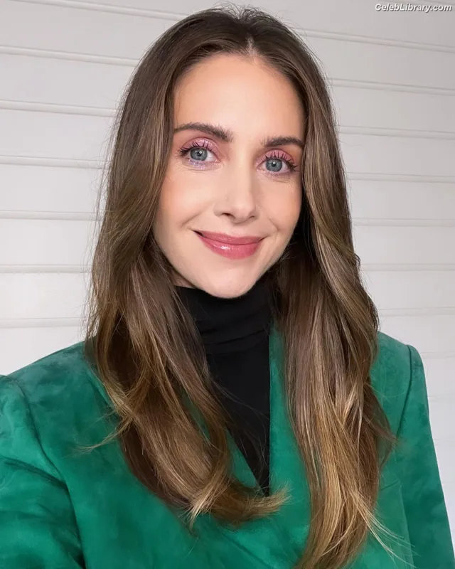 Alison Brie photo 5 of 1528