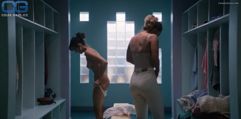 Alison Brie photo 18 of 1528