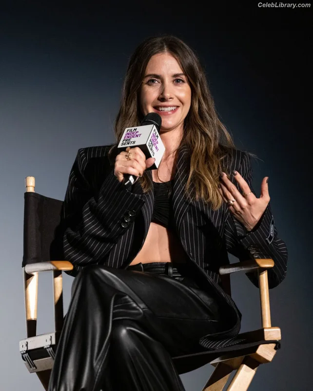 Alison Brie photo 12 of 1528
