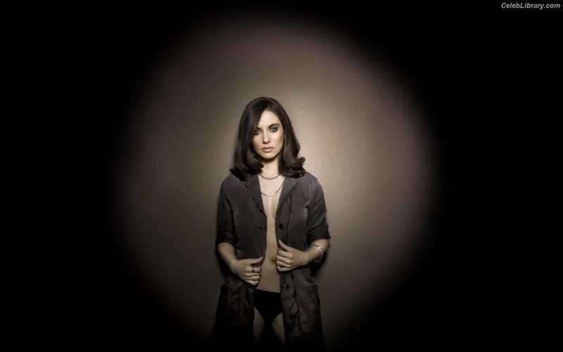 Alison Brie photo 21 of 1528