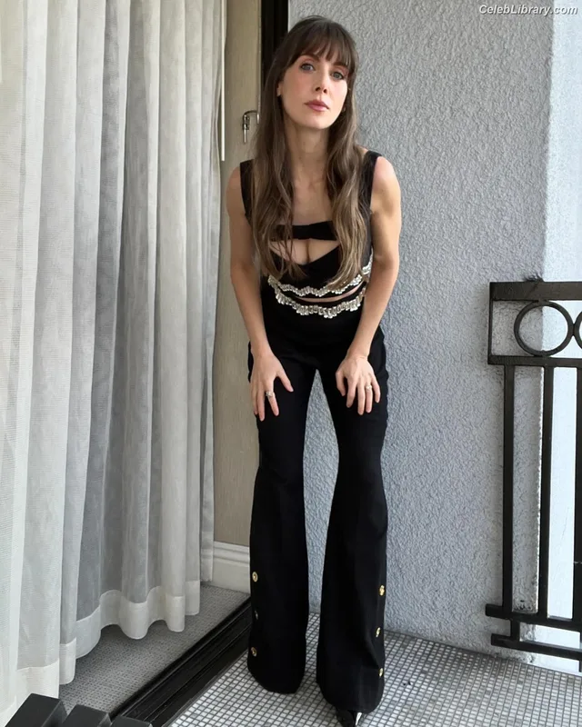 Alison Brie photo 13 of 1528