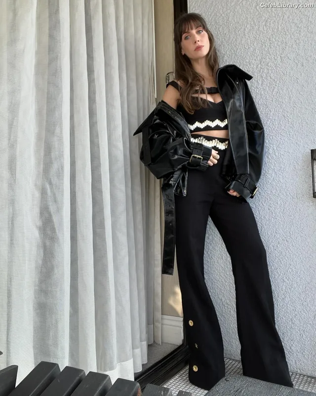 Alison Brie photo 14 of 1528