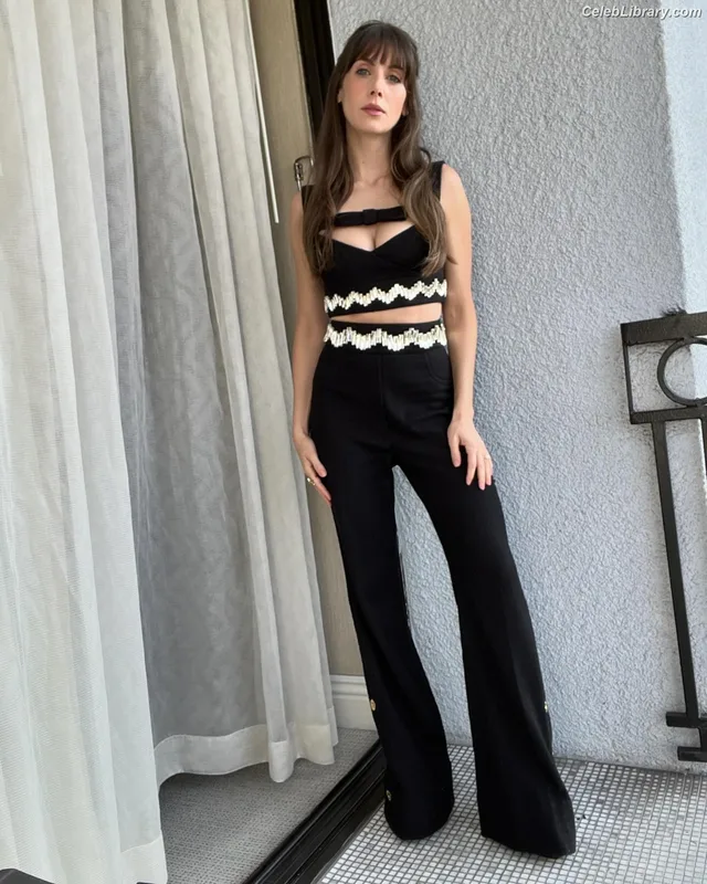 Alison Brie photo 15 of 1528