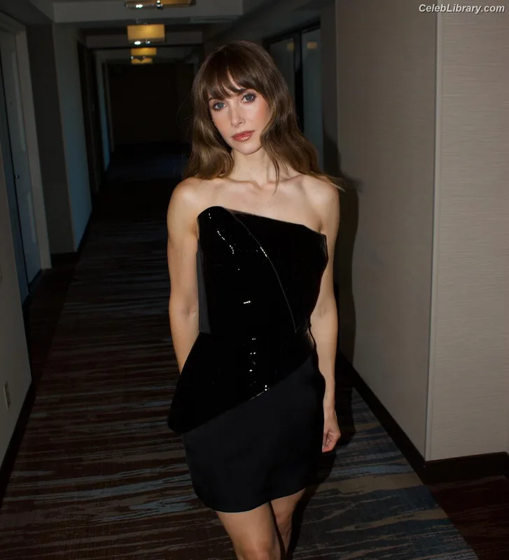 Alison Brie photo 1 of 1528
