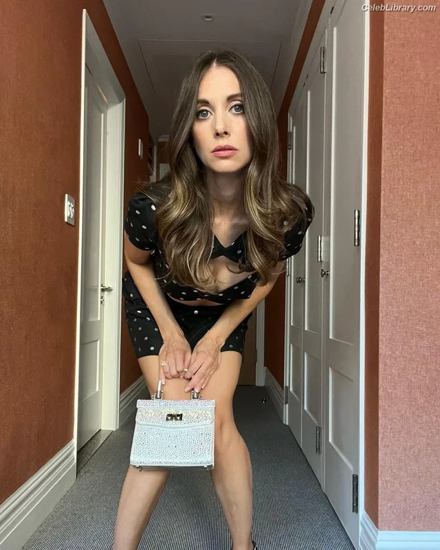 Alison Brie photo 3 of 1528