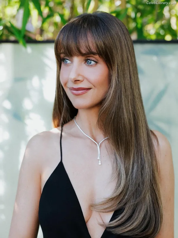 Alison Brie photo 18 of 1528