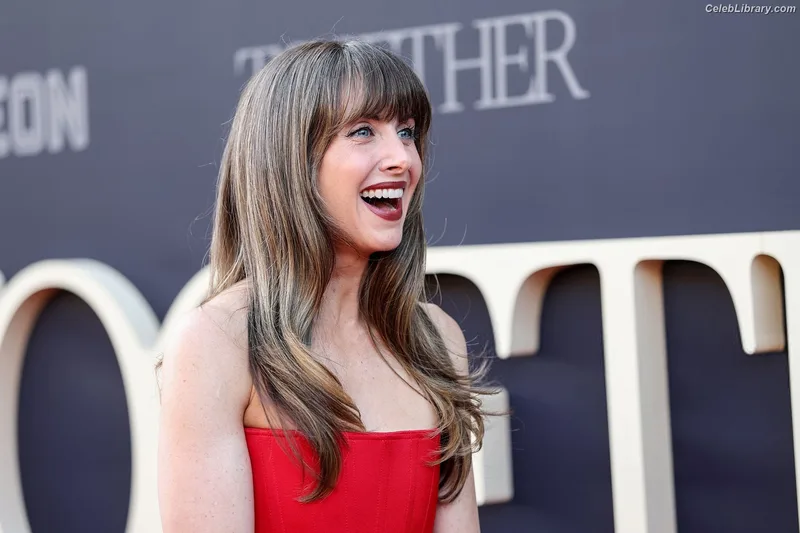Alison Brie photo 16 of 1528