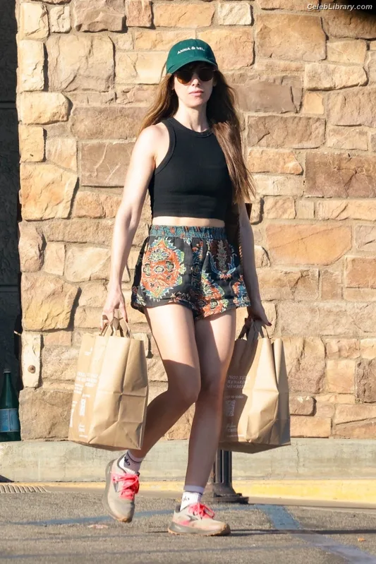 Alison Brie photo 16 of 1528
