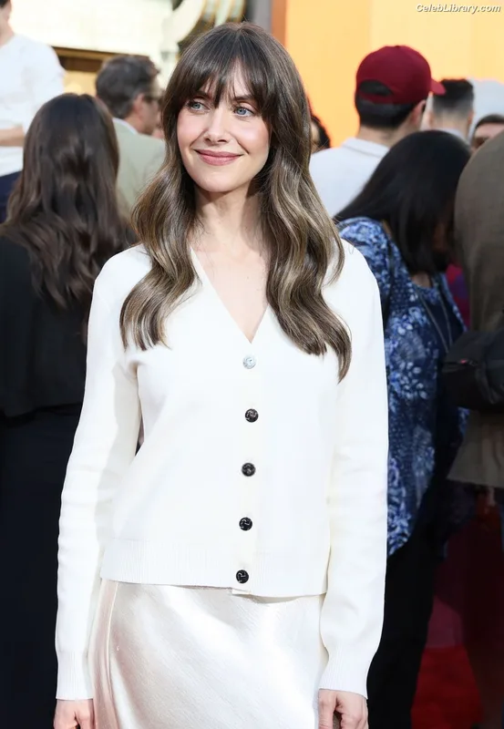 Alison Brie photo 4 of 1528