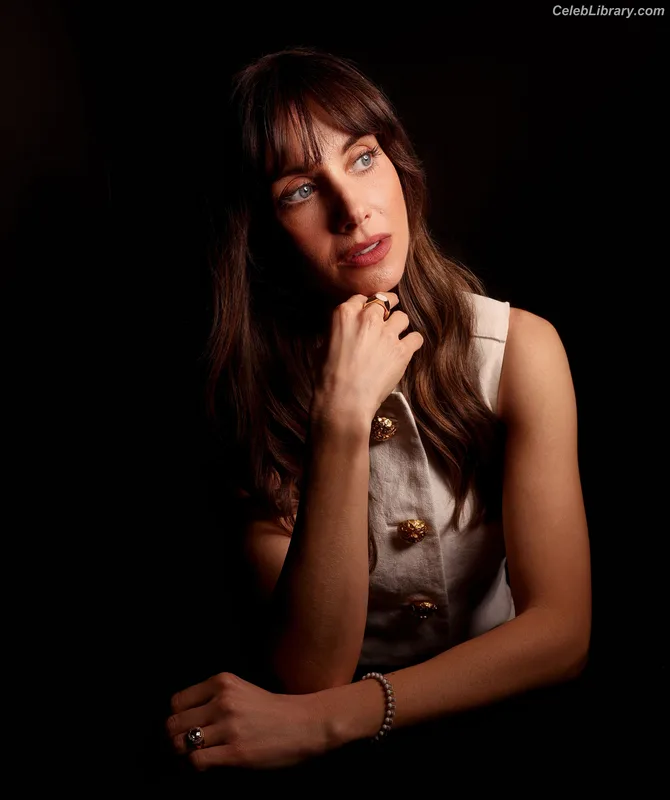 Alison Brie photo 21 of 1528