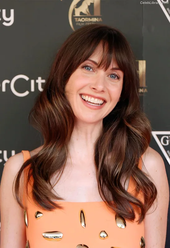 Alison Brie photo 11 of 1528