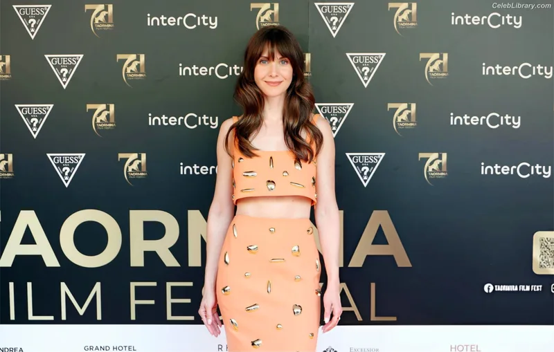 Alison Brie photo 13 of 1528
