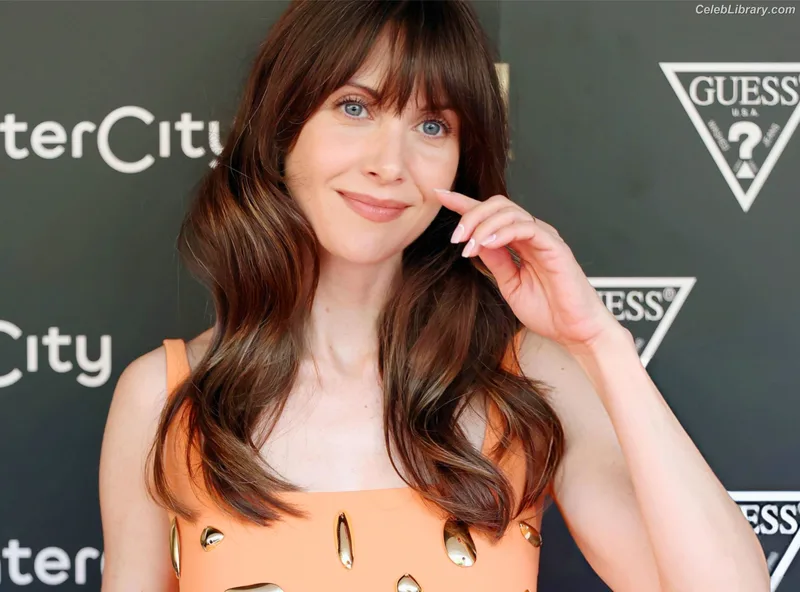 Alison Brie photo 15 of 1528