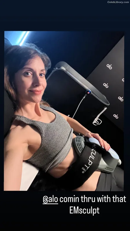 Alison Brie photo 13 of 1528