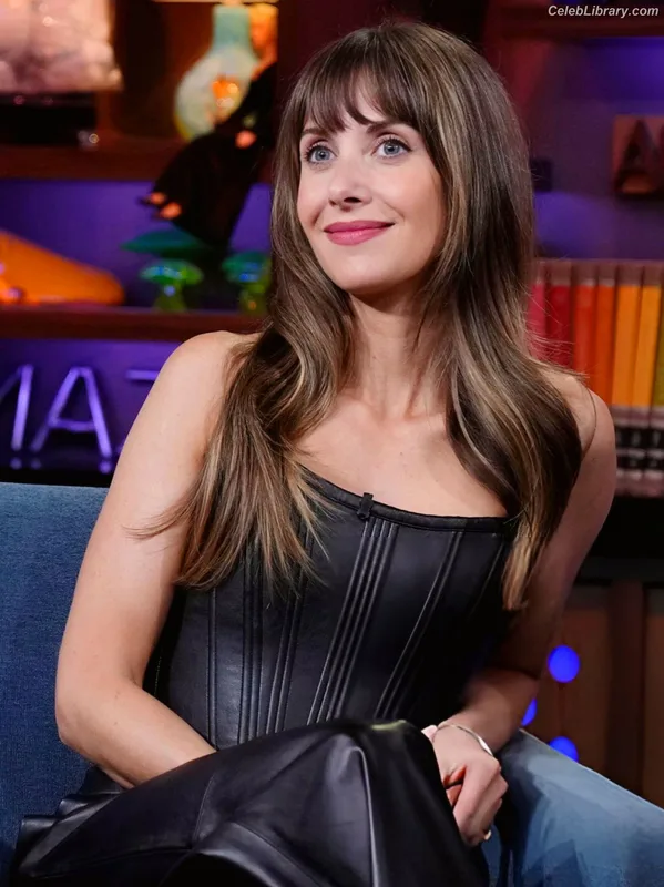 Alison Brie photo 21 of 1528