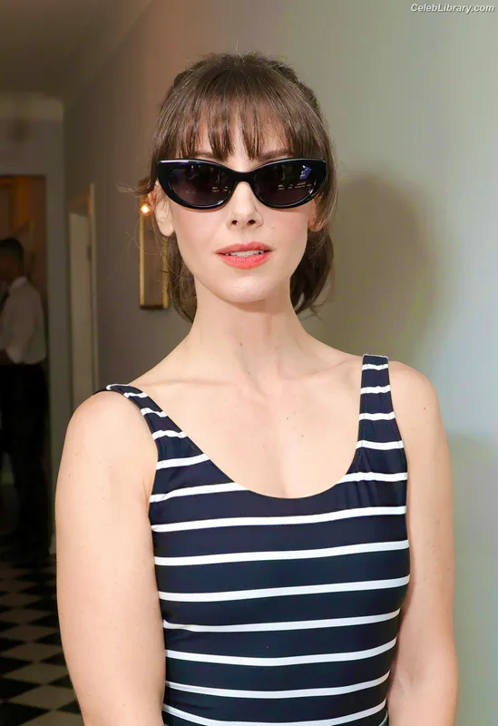 Alison Brie photo 6 of 1528