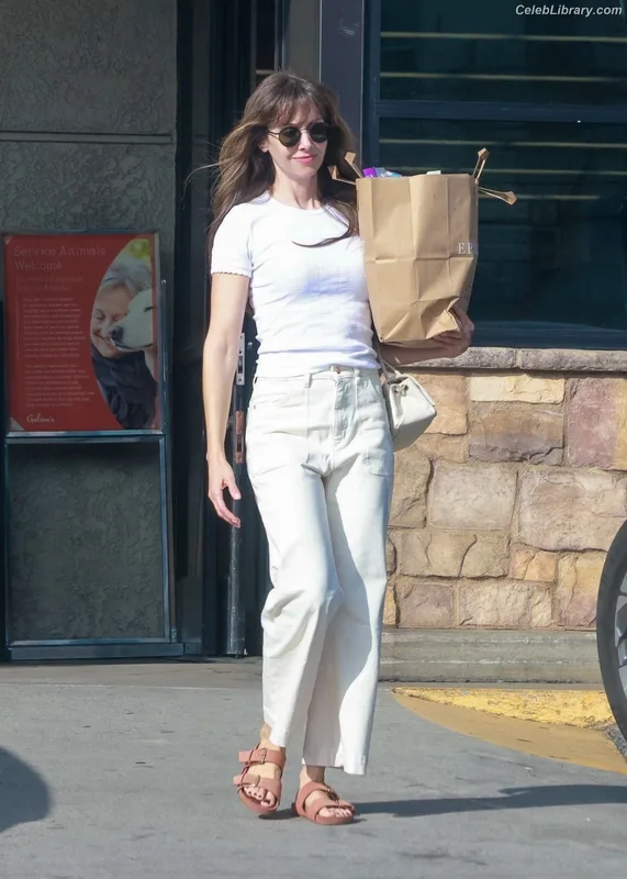 Alison Brie photo 13 of 1528
