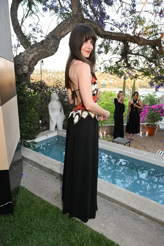 Alison Brie photo 19 of 1528
