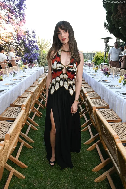 Alison Brie photo 23 of 1528