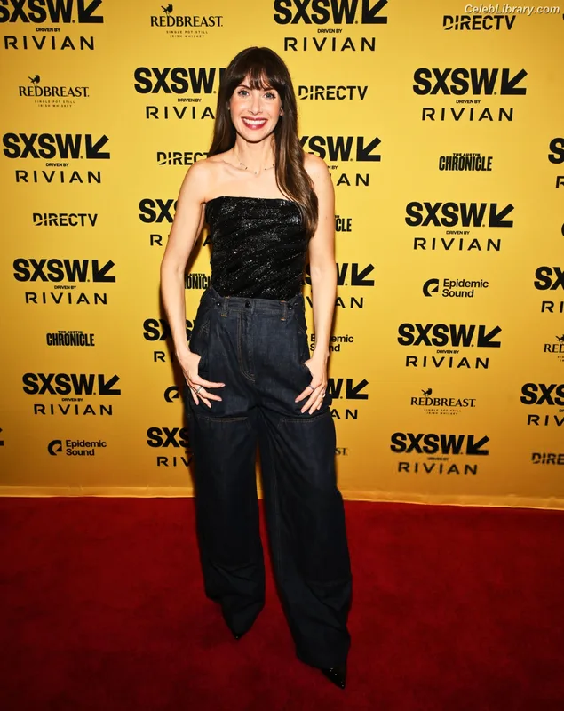 Alison Brie photo 18 of 1528
