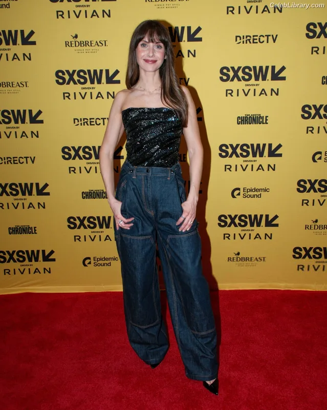 Alison Brie photo 19 of 1528