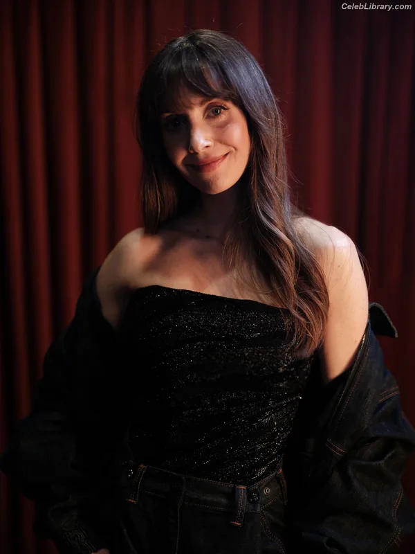 Alison Brie photo 24 of 1528