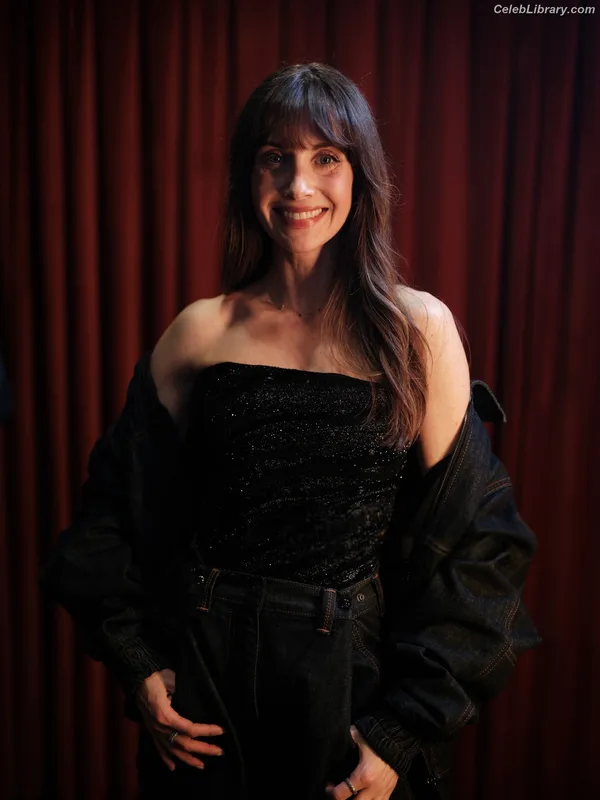 Alison Brie photo 1 of 1528
