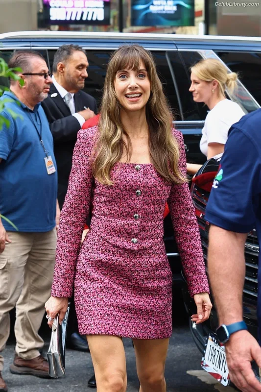 Alison Brie photo 22 of 1528
