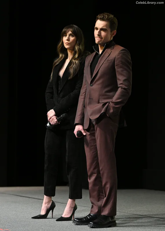 Alison Brie photo 17 of 1528