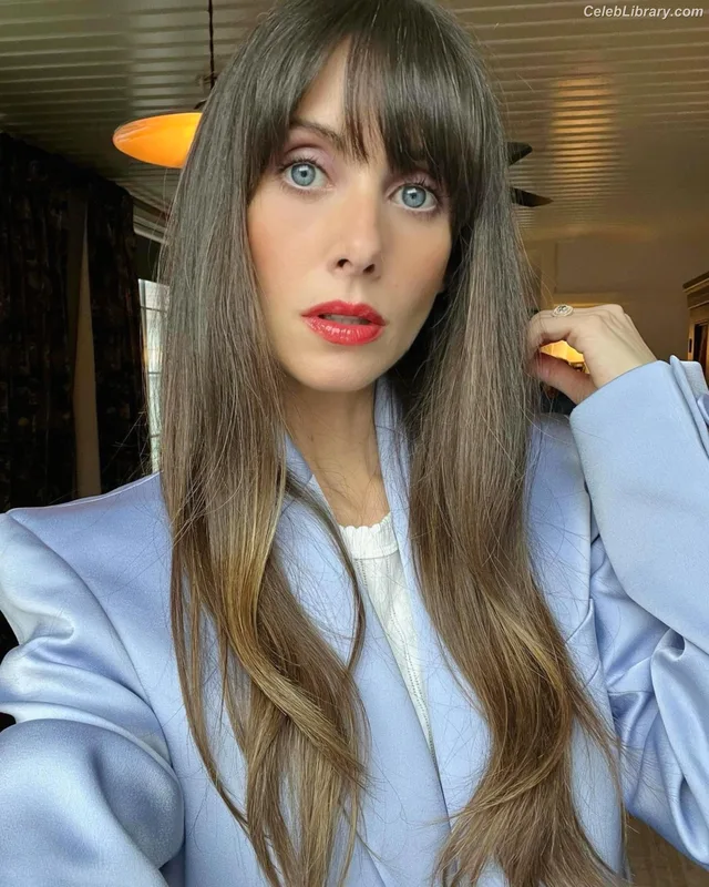 Alison Brie photo 22 of 1528