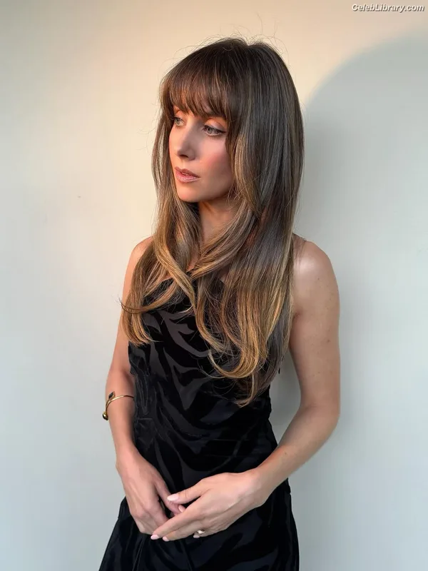 Alison Brie photo 24 of 1528