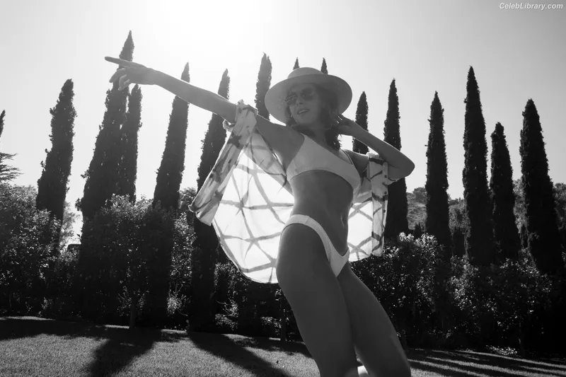 Alison Brie photo 24 of 1528