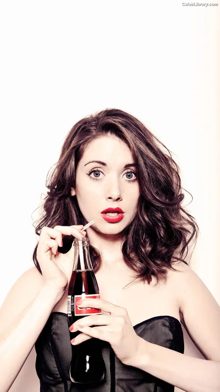 Alison Brie photo 10 of 1528