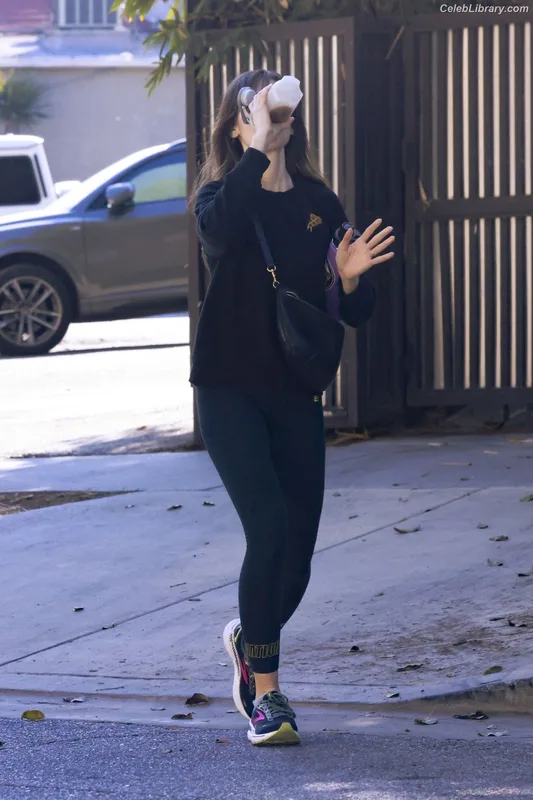 Alison Brie photo 10 of 1528