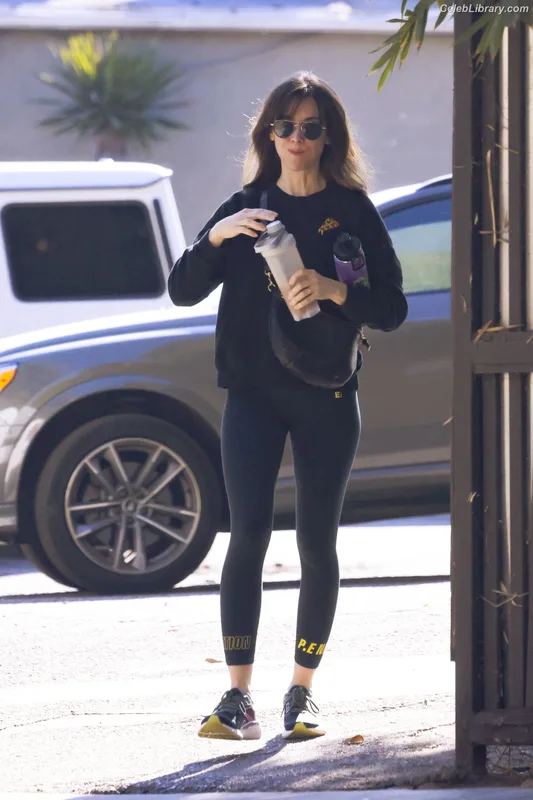 Alison Brie photo 17 of 1528