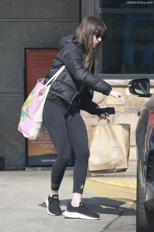 Alison Brie photo 6 of 1528