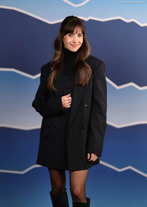 Alison Brie photo 13 of 1528