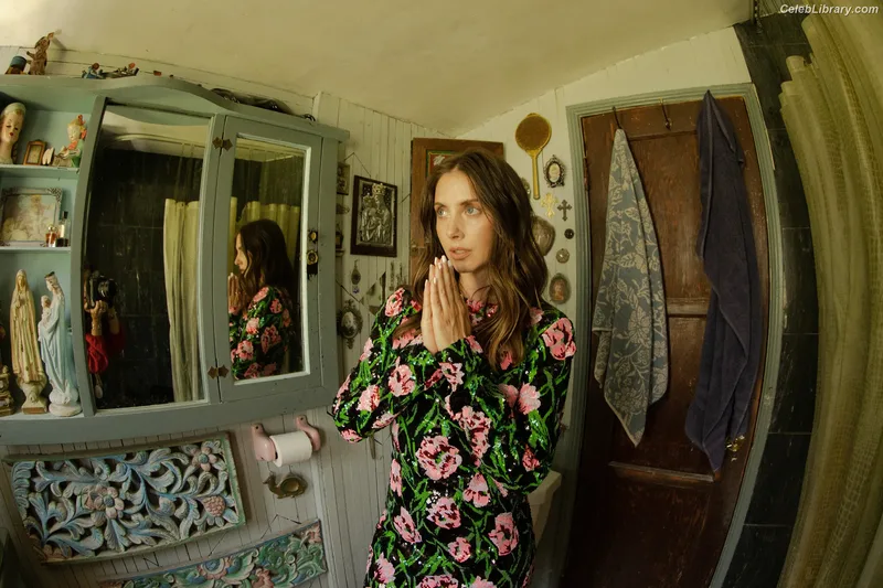Alison Brie photo 8 of 1528