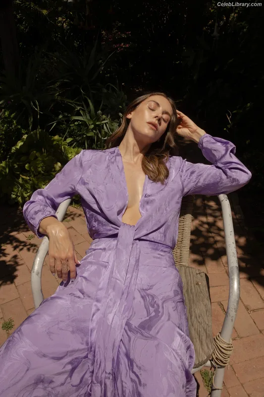 Alison Brie photo 10 of 1528