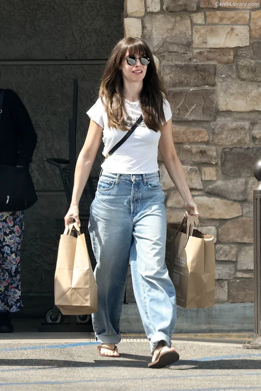 Alison Brie photo 16 of 1528