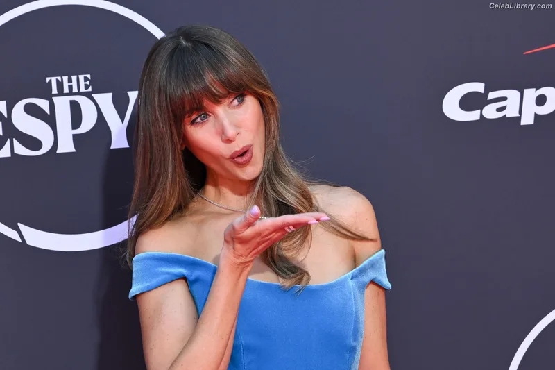 Alison Brie photo 2 of 1528